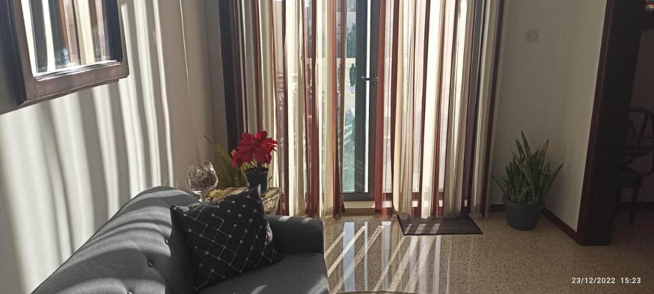 Close To Airport, Double Bedroom, Sofa-Bed, Private Bathroom For Adults And Children Aged 10 And Over Only Gudja Ngoại thất bức ảnh